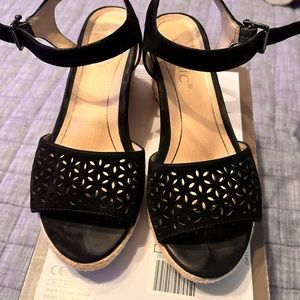 Vionic leather wedges 6 - black used but in great shape